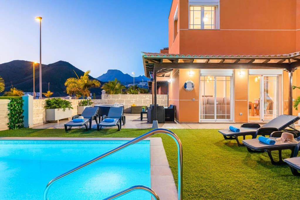Villa Luxury With Sea View, Heated Pool